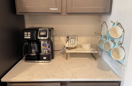 Aubrey House | Spacious 4-Bedroom Retreat with High-Speed WiFi and Tranquil Ambiance