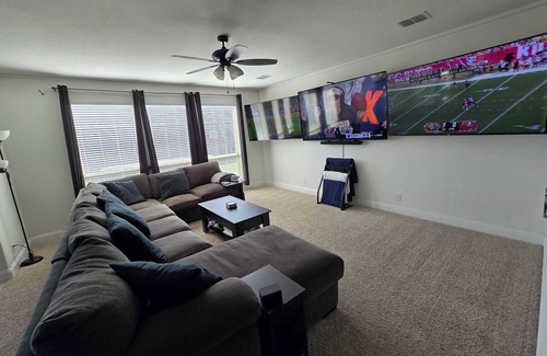 Argyle House | Spacious 4-bedroom Smart Home in Argyle with AC/Heat, small gym, and TVs galore