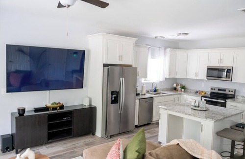 Charlotte House | Spacious 4-bedroom townhome with WiFi, AC close to Uptown Charlotte!