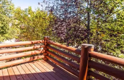 Pinebrook House | Spacious 4-bedroom townhome with bunk room, sauna, cold plunge in charming PC