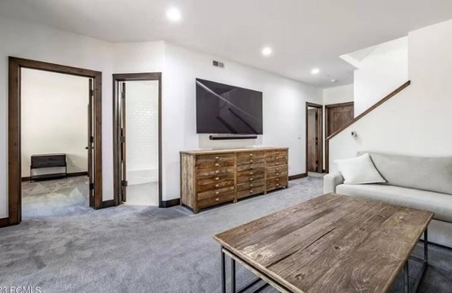 Pinebrook House | Spacious 4-bedroom townhome with bunk room, sauna, cold plunge in charming PC