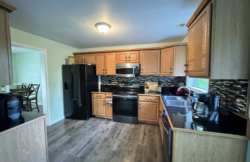 Bushkill House | Spacious 4-bedroom townhome with WiFi, AC in wonderful Saw Creek