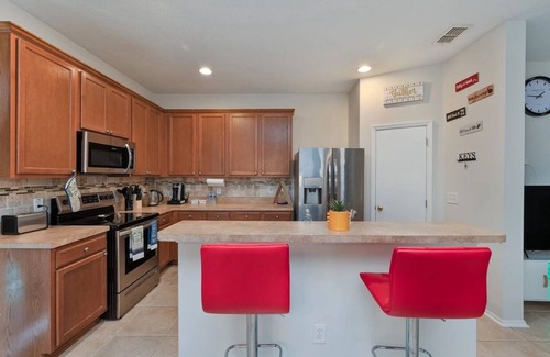 Sanford House | Spacious 4-bedroom townhome with Cable and WiFi in charming Sanford