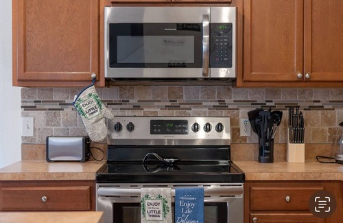 Sanford House | Spacious 4-bedroom townhome with Cable and WiFi in charming Sanford