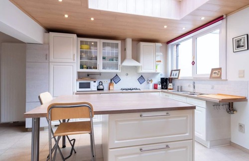 Assebroek House | Spacious 4-bedroom townhome in charming Brugge with FREE PARKING