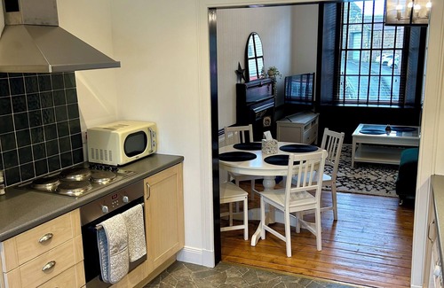 Cupar House | Spacious 4 bedroom townhouse with traditional features and private courtyard