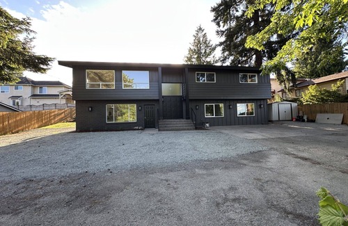 SeaTac House | Spacious 4-bedroom Upper unit Flat, SeaTac no fly zone, with WiFi, AC