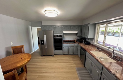 Northeast Heights House | Spacious 4-bedroom house with a Pool, AC, WiFi located in beautiful Albuquerque