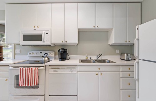 Yacolt House | Spacious 4-Bedroom Farmstay at Pomeroy Cellars