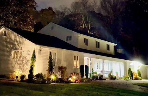 Gates Mills House | Spacious 4-bedroom house in Gates Mills with AC, WiFi. Minutes from CC Hospital