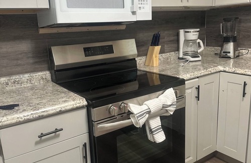 Jacksonville House | Spacious 4-bedroom house in amazing Jacksonville with WiFi, AC