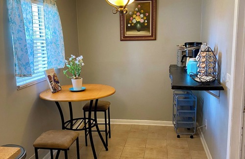 Westside House | Spacious 4-bedroom house in welcoming Jacksonville with AC, WiFi