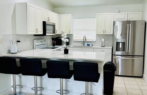 Joel House | Spacious 4-bedroom house with AC and WiFi in charming Lehigh Acres