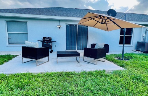 Joel House | Spacious 4-bedroom house with AC and WiFi in charming Lehigh Acres