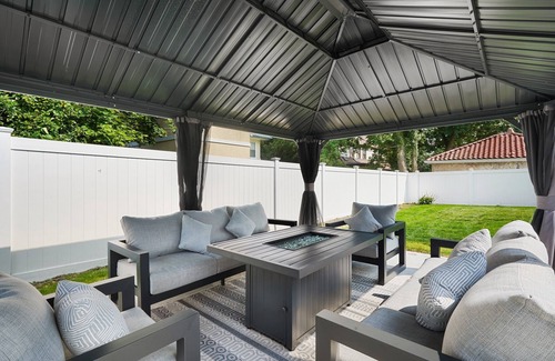 North Side House | Spacious 4-bedroom house 3-bathroom with AC and WiFi in charming Mount Vernon