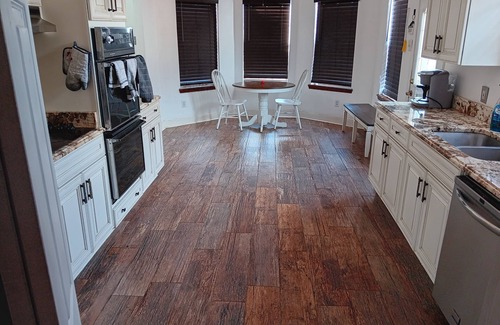 Algiers House | Spacious 4 bedroom vacation home