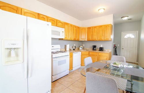 North Bergen Apartment | Spacious 4-Bedroom Retreat with NYC Vibes – Perfect for Large Groups!