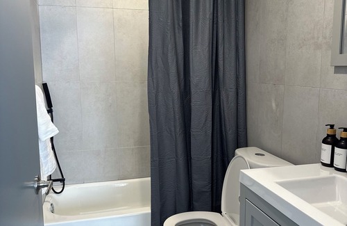 Norris Square Apartment | Spacious 4-bedroom apartment with Pool table and WiFi in awesome Philadelphia