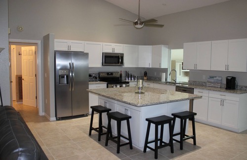 Broadmoor House | SPACIOUS 4 BEDROOMED HOME