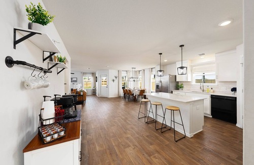Converse House | Spacious 4-Bedroom Home *Game Room Pergola & Pool*