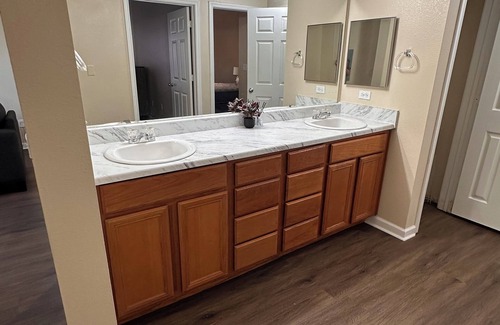 Warrensburg Apartment | Spacious 4-bedroom apartment with WiFi, fitness room in charming Warrensburg