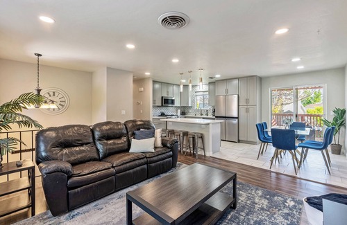 West Jordan House | Spacious 4 Bedroom/2 Bath home/WiFi/Garage Parking/Backyard/Beautiful Kitchen
