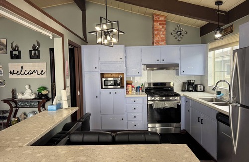 Westlake House | Spacious 4-Bedroom Vacation House with Panoramic Ocean View - 894