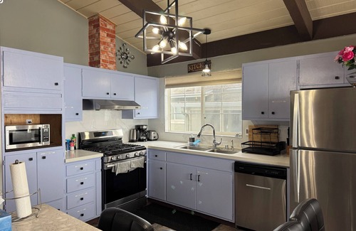 Westlake House | Spacious 4-Bedroom Vacation House with Panoramic Ocean View - 894