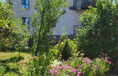 Tuzdybastau Villa | Spacious 4-bedroom villa with WiFi, AC in lovely Almaty