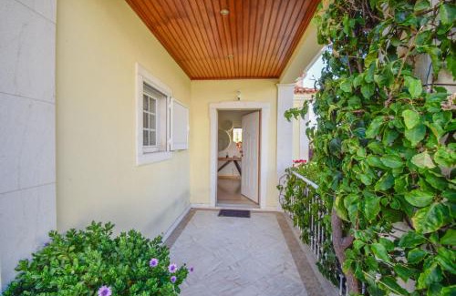Linho Villa | Spacious 4-Bedroom Villa with Private Heated Pool in Quinta da Beloura Sintra Ideal for Families & Long Stays