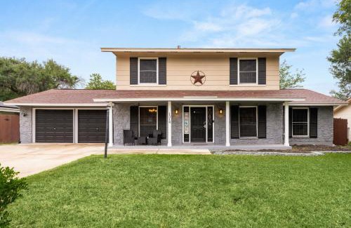 Heritage House | Spacious 4 bedroom with pool-Minutes to Seaworld and lackland AFB