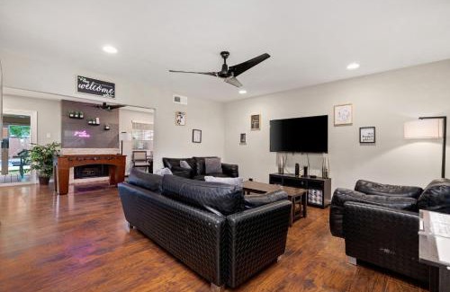 Heritage House | Spacious 4 bedroom with pool-Minutes to Seaworld and lackland AFB