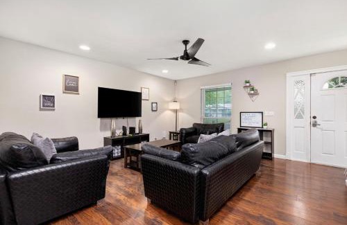 Heritage House | Spacious 4 bedroom with pool-Minutes to Seaworld and lackland AFB