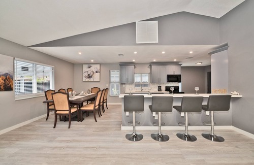 Miramar House | Spacious 4 bedrooms, 2 bathroom house with pool