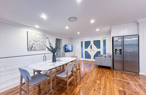 West Ryde Apartment | ★ Spacious 4-bedrooms apartment in West Ryde ᯓ ✈︎༄.°