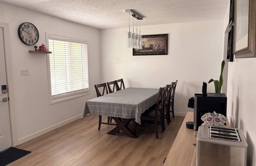 Regina House | Spacious 4 Bedrooms-Sweet Home with Free Parking