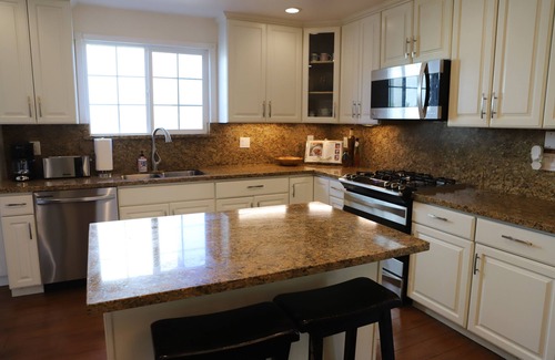 Union City House | Spacious 4-BR 2 Bath home, free WiFi and Netflix; centrally located in Bay Area