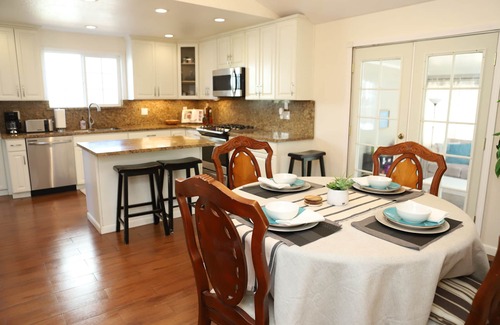 Union City House | Spacious 4-BR 2 Bath home, free WiFi and Netflix; centrally located in Bay Area