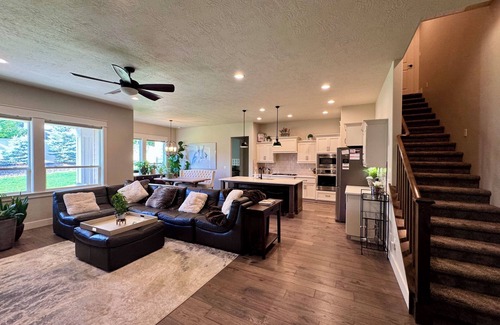 Meridian House | Spacious 4 BR 3 BA home in beautiful neighborhood. Gated yard. Pet-friendly.