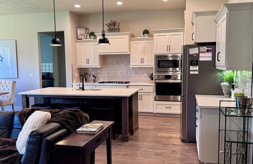 Meridian House | Spacious 4 BR 3 BA home in beautiful neighborhood. Gated yard. Pet-friendly.