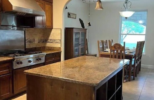 Riviera Beach House | Spacious 4 br getaway. Riviera Beach/Baffin Bay