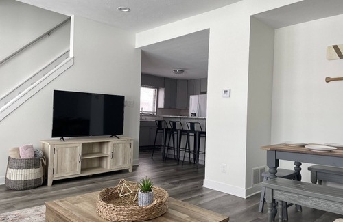 Spirit Lake House | Spacious 4-BR House, Lake and Park across the street!