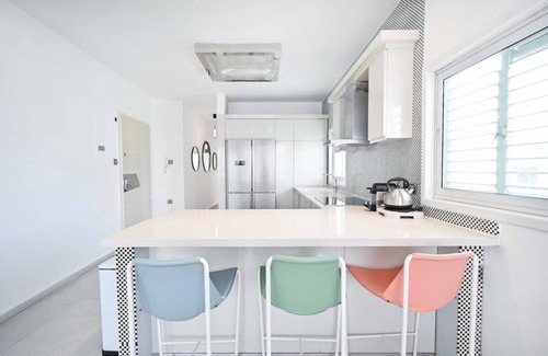 Kerem HaTeimanim Apartment | Spacious 4 BR Penthouse with Sea View by HolyGuest