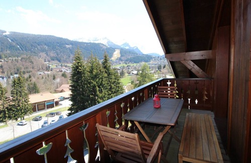 Les Carroz-d'Araches Apartment | Spacious 4-room apartment well equipped with Wi-Fi and parking, at the foot of the ski bus