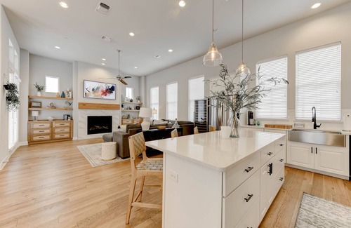 Riverside House | Spacious 4 Story House 1 Mile From Downtown