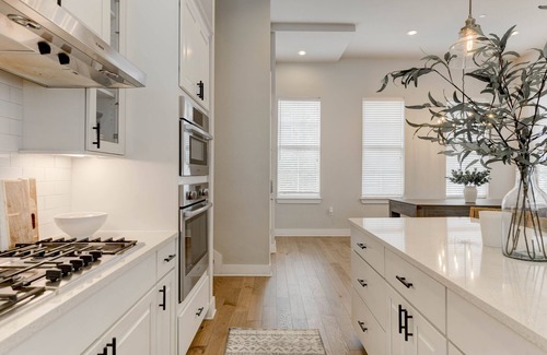 Riverside House | Spacious 4 Story House 1 Mile From Downtown