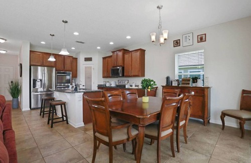 Northside House | Spacious 4b/4b Villa Near JAX Airport & Beaches