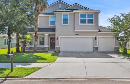 Northside House | Spacious 4b/4b Villa Near JAX Airport & Beaches