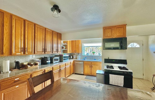 Seaside House | Spacious 4B2B Home + 2 FREE Aquarium Tickets Perfect Getaway in Monterey