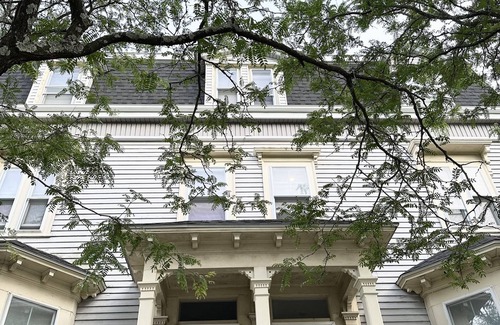 Fox Point Apartment | Spacious 4B2B Loft, 2-min to Brown,Walk to everything,Private Kitchen